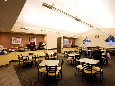 Clarion Suites Maingate