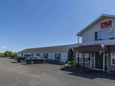 Econo Lodge & Suites