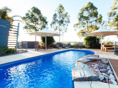 Majestic Oasis Apartments