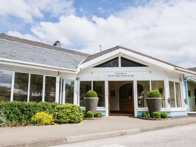 North Lakes and Spa