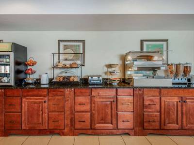 La Quinta Inn & Suites