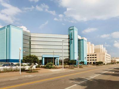 Surfbreak Oceanfront Hotel