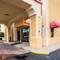 Econo Lodge Inn & Suites