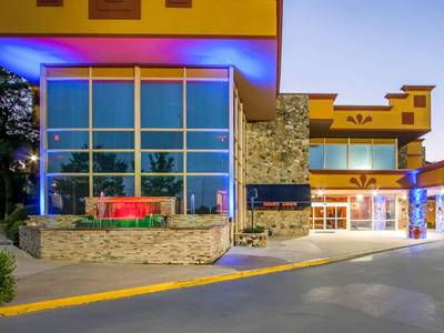 Clarion Inn & Suites University Center
