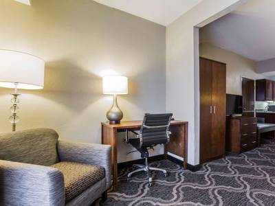 Comfort Suites Pineville