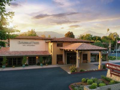 DoubleTree by Hilton Claremont