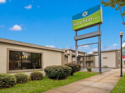 Econo Lodge Inn & Suites