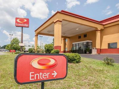 Econo Lodge Inn & Suites