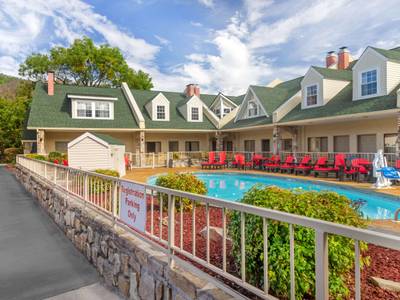 Econo Lodge Inn & Suites at the Convention Center