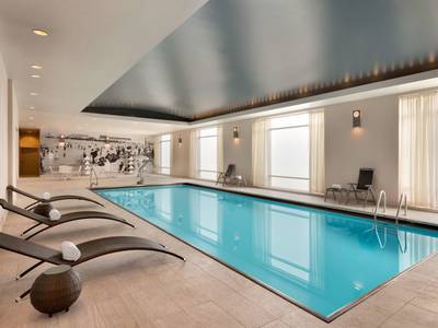 Hilton Suites Chicago Magnificent Mile