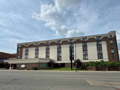 Holiday Inn & Suites Mansfield-Conference Center