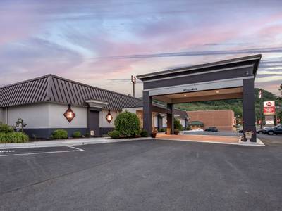Best Western Plus Bridgeport Inn
