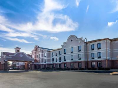 Comfort Inn & Suites Airport - American Way