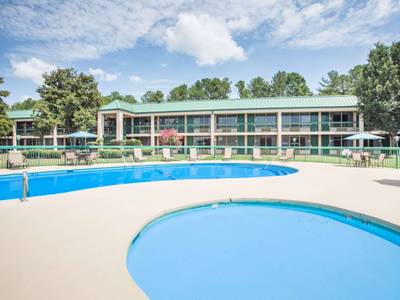 Ramada Hotel & Suites Warner Robins