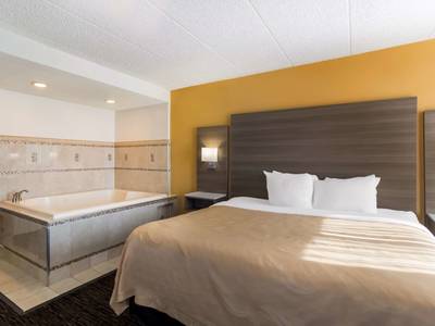 Quality Suites Milwaukee Airport