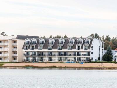 Quality Inn & Suites Beachfront