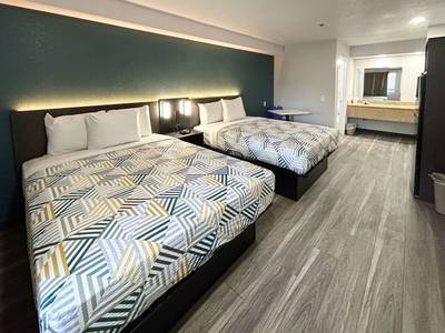 Bakersfield Inn & Suites