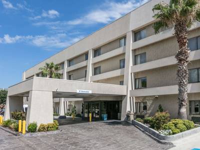 Baymont Inn & Suites Arlington at Six Flags