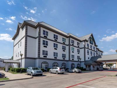 Quality Inn & Suites I-35 / Walnut Hill