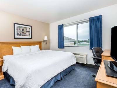 Baymont Inn & Suites Indianapolis Northeast