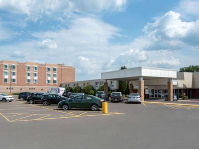 Clarion Hotel & Suites Brandon 