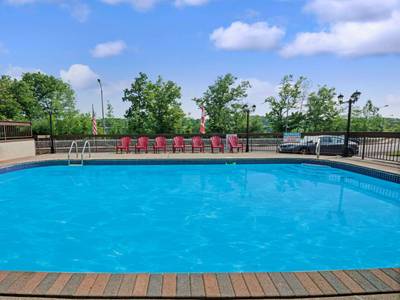 Super 8 by Wyndham Niagara Falls North