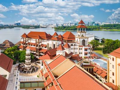 Pullman Putrajaya Lakeside