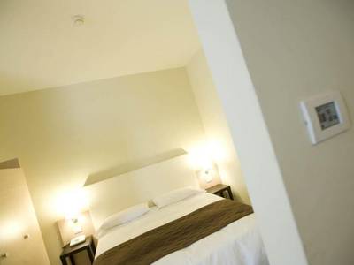 Regal Hotel & Apartments