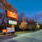 Econo Lodge Inn & Suites