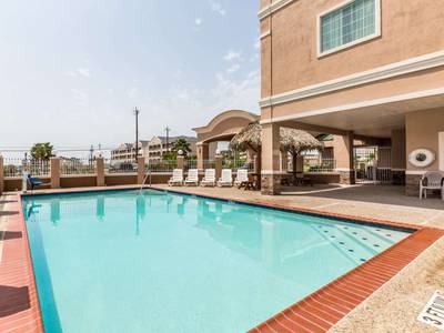 Baymont Inn & Suites Galveston