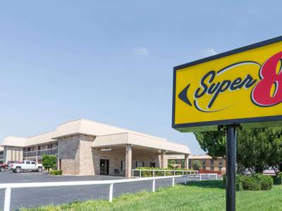 Super 8 Clovis