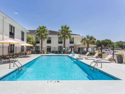 Baymont Inn & Suites Garden City/Savannah