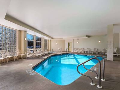Hawthorn Suites by Wyndham Madison Fitchburg