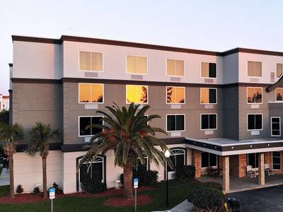 Country Inn & Suites by Radisson, Port Canaveral, FL