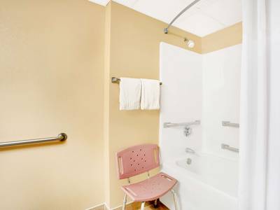 Days Inn Newport News/Oyster Point at City Center