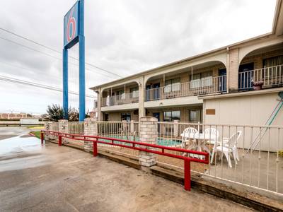 Motel 6 San Antonio - Splashtown