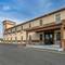 Econo Lodge Inn & Suites