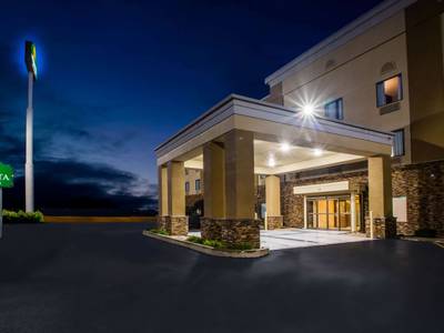 La Quinta Inn & Suites Pontoon Beach