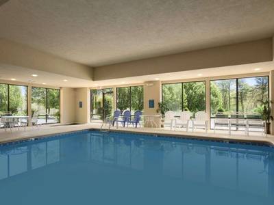 Baymont Inn & Suites Crossville 