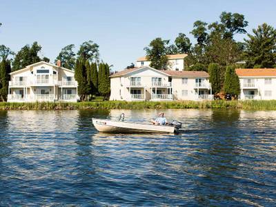 Madden's on Gull Lake