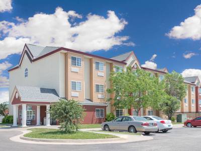 Days Inn And Suites Hutchinson
