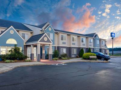 Microtel Inn & Suites by Wyndham Burlington