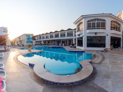 Minamark Beach Resort