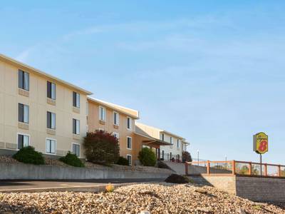 Super 8 Motel - Hannibal