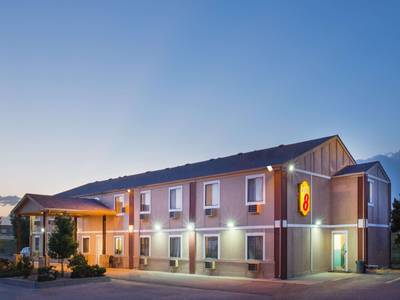 Super 8 Motel - Limon