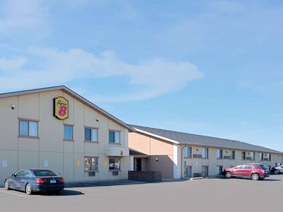 Super 8 Motel - Marshall