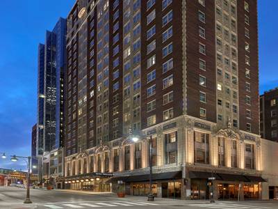 Hotel Phillips Kansas City, Curio Collection by Hilton