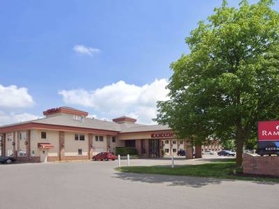 Ramada Saginaw Hotel & Suites