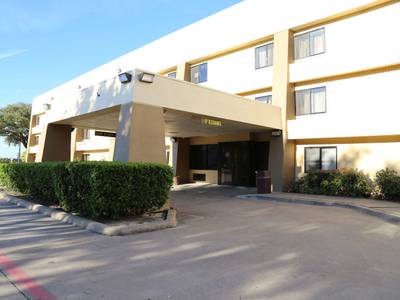 Baymont Inn & Suites Plano