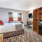 Econo Lodge Inn & Suites